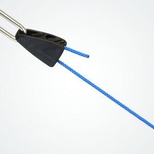 Clamcleat® CL282 shown rigged with a shackle and 3mm rope